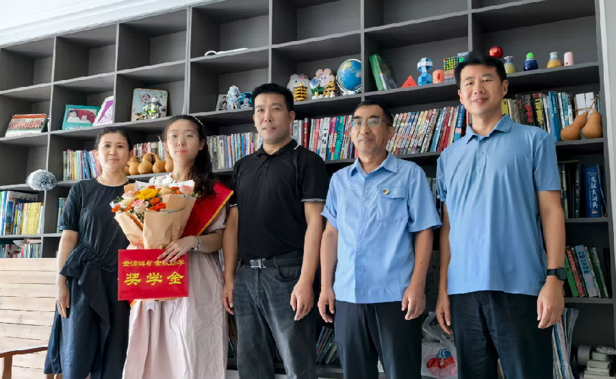 中间一张.png